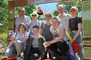 Obere Reihe von links: Dani, Susanne, Mélanie, Marco, Julia. Untere Reihe von links: Olivia, Soraya, Larina (Bild: Matthias Piazza/NZ, 30. Mai 2019)