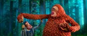 Der Forscher trifft auf den einsamen Bigfoot. (Bild: Praesens Film)