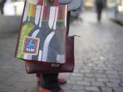 Der Lebensmittelhändler Aldi eröffnet in der kommenden Woche zwei Pilot-Filialen in China - die ersten in dem Land. (Bild: KEYSTONE/GAETAN BALLY)