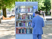 Mit dem Wunsch, der innere Bücherschrank möge sich füllen, eröffnete Nationalratspräsidentin Marina Carobbio Guscetti am Donnerstag die 41. Solothurner Literaturtage. (Bild: KEYSTONE/ANTHONY ANEX)