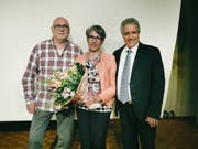 Die Gemeinderäte Kurt Frauenfelder und Brigitte Seger treten zurück. Präsident Markus Thalmann verabschiedet sie. (Bild: Nicole D’Orazio)