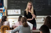 Vor allem Frauen unterrichten in der Primarschule – viele in einem Teilzeitpensum.Bild: Peter Schneider/Keystone (Thun, 5. März 2015)