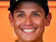 Jetzt kann Esteban Chaves wieder strahlen: Erstmals seit gut einem Jahr gewinnt er wieder ein Rennen (Bild: KEYSTONE/AP ANSA/ALESSANDRO DI MEO)