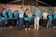 Maria Huber wird für 96 Dienstjahre in verschiedenen Funktionen geehrt. (Bilder: Johannes Wey)