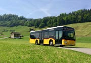 Ein Postauto unterwegs auf der Strecke von Obbürgen auf den Bürgenstock. Auf dem Glaubenbergpass verkehren im Sommer auch an Wochenenden und Feiertagen Postautos. (Bild: PD)