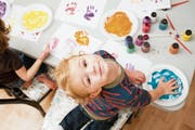 In der ländlichen Ostschweiz besuchen Kinder häufiger Spielgruppen als Kitas. (Bild: Mike Kemp/Getty)