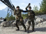 Echte Spieler bei einem «Capture the Flag»-Spiel. Künstliche-Intelligenz-Agenten sind nach 200'000 Trainingsspielen in der Lage, Team-Strategien zu erlernen und menschliche Player zu schlagen. Bisher war das nur bei Einzelspielen wie Schach und Go möglich. (Bild: Keystone/ANTHONY ANEX)