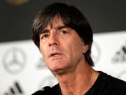 Bundestrainer Joachim Löw ist derzeit nicht in der Lage, die deutsche Nationalmannschaft in den beiden EM-Qualifikationsspielen gegen Weissrussland (8. Juni) und Estland (11. Juni) zu betreuen (Bild: KEYSTONE/AP/MICHAEL SOHN)