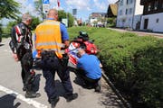 Motorradlenker und ihre Fahrzeug sind in Oberwil kontrolliert worden. (Bild: Zuger Polizei)
