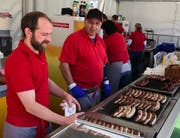 Wurststand der Metzgerei Gemperli. Senf ist wichtig am CSIO. (Bild: Christa Kamm-Sager)