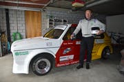 Seit 2002 ein Team: Rennfahrer René Bilger und sein WV Golf GTI. (Bild: Zita Meienhofer)