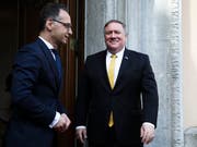 Der deutsche Aussenminister und Gastgeber Heiko Maas (links) mit seinem US-Amtskollegen Mike Pompeo vor der Villa Borsig, dem Gästehaus des Auswärtigen Amtes. (Bild: KEYSTONE/AP/MARKUS SCHREIBER)