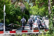 Polizeieinsatz am Döltschiweg 55 in Zürich. (Bild: KEYSTONE/Ennio Leanza, Zürich, 31. Mai 2019)