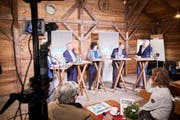 Paul Winiker, Korintha Bärtsch und Marcel Schwerzmann sowie die Moderatoren Jérôme Martinu (links) und Christian Meier (rechts) während der Podiumsdiskussion der Luzerner Zeitung an der Luga. (Bild: Jakob Ineichen, Luzern, 4. Mai 2019)