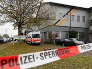 Polizei-Razzia in der An'Nur-Moschee in Winterthur im November 2016. Ein verurteilter Prediger ist nun ausgeschafft worden. (Bild: KEYSTONE/WALTER BIERI)