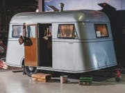 Der Oldtimer-Wohnwagen, «Model C Travelodge» des Automobilherstellers Pierce-Arrow ging hat bei einer Auktion in den USA für 40'000 Dollar an einen neuen Besitzer. (Bild: RM Sotheby's)