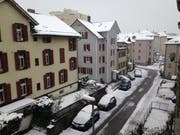 In der Nacht von Samstag auf Sonntag hat der Winter nicht nur auf den Hügeln, sondern auch in der Talsohle der Stadt St.Gallen zugeschlagen. Im Bild die Metallstrasse im Lachen-Quartier. (Bild: Reto Voneschen - 5. Mai 2019)