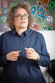 «Sterben beginnt nicht mit einer Diagnose» – Nadia Kherbèche-Ehrenzeller in ihrer Praxis in Gossau. (Bild: Ralph Ribi)