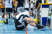 Grenzenlose Enttäuschung bei den Gossauer Handballern nach der Partie. Der direkte Wiederaufstieg wird angepeilt. (Bild: Michel Canonica)