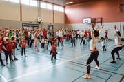 An der gemeinsamen Turnstunde nahmen am Sonntagnachmittag viele Bettwiesener, Tobler und Tägerscher teil. (Bilder: Christoph Heer)