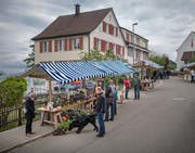 Wer am Samstag über den Maimarkt in Wittenbach flanierte, brauchte eine dicke Jacke. (Bild: Benjamin Manser)