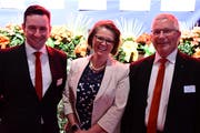 Marcel Bischofberger, Jolanda Eichenberger und Ernst Züblin schauen positiv in die Zukunft der Raiffeisenbank Mittelthurgau. (Bild:Werner Lenzin)