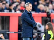 Adi Hütter verbrachte einen unangenehmen Abend in Leverkusen (Bild: KEYSTONE/AP/MARTIN MEISSNER)