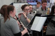 Die Jugendmusik der Seegemeinden bei ihrer Vorführung. (Bild: Roger Zbinden, Luzern, 4. Mai 2019)
