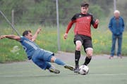 Die Schattdorfer mit Noël Gisler (rechts) sind trotz der 1:5-Niederlage im Fahrplan gegen den Abstieg in die 3. Liga. (Bild: Urs Hanhart, Schattdorf, 27. April 2019)