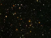 Tiefer Blick in die Vergangenheit des Alls: Das «Hubble»-Teleskop erspähte Galaxien kurz nach dem Urknall. (Bild: KEYSTONE/AP ESA/Hubble)