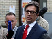 Der von den regierenden Sozialdemokraten unterstützte Stevo Pendarovski wird Präsident von Nordmazedonien. (Bild: KEYSTONE/AP/BORIS GRDANOSKI)