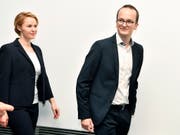 Die Departemente sind verteilt: Martin Neukom (Grüne) wird neuer Zürcher Baudirektor, Natalie Rickli (SVP) übernimmt die Gesundheitsdirektion. (Bild: KEYSTONE/WALTER BIERI)