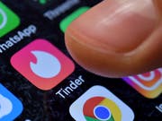 Ausgaben für Online-Dating steigen auf Rekordniveau. (Bild: KEYSTONE/EPA/SASCHA STEINBACH)