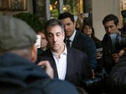 Michael Cohen, der ehemalige Anwalt von US-Präsident Trump, trat am Montag seine Haft an. Er betonte, er sehe dem Tag entgegen, an dem er die ganze Wahrheit teilen könne. «Es gibt noch viel zu erzählen.» (Bild: KEYSTONE/FR170574 AP/KEVIN HAGEN)