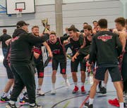 Der SCB-Nachwuchs feiert den Titel. (Bild: PD)