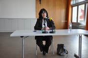 Schulpräsidentin Nathalie Wasserfallen bestreitet die Medienkonferenz allein. (Bild: Sabrina Bächi)