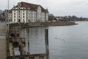 In der Nähe des Kornhauses in Rorschach wurde eine leblose Person im Wasser vorgefunden.