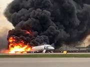 Nach dem Flugzeugbrand in Moskau mit 41 Toten sollen die beiden Flugschreiber der verunglückten Maschine ausgewertet werden. (Bild: KEYSTONE/EPA SLEDCOM.RU/RUSSIAN INVESTIGATIVE COMMITTEE / HANDOU)