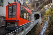 Die neue Kabine der Mühleggbahn vier Tage vor der Wiedereröffnung am 17. November 2018 auf einer Probefahrt. (Bild: Raphael Rohner - 13. November 2018)
