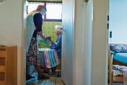 Heute arbeiten 28 Mitarbeiterinnen für die Spitex Gossau. (Bild: Gaëtan Bally/KEY)