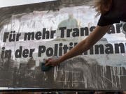 Die Transparenz-Initiative will die Geldflüsse in der Politikfinanzierung offenlegen. Die Staatspolitische Kommission des Ständerats hält mit einer Gesetzesänderung dagegen. (Bild: KEYSTONE/ALESSANDRO DELLA VALLE)