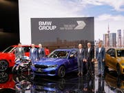 Der BMW-Konzern ist im ersten Quartal von einer drohenden EU-Milliardenbusse ausgebremst worden. Im Bild der BMW-Stand an der im April durchgeführten Auto Shanghai 2019. (Bild: KEYSTONE/EPA/WU HONG)