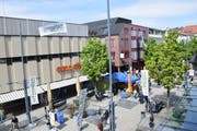 Nach der Ausstellung Art Garden soll bald schon eine Gewerbeausstellung Fussgänger in die Obere Bahnhofstrasse locken. (Bild: Tobias Söldi)