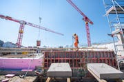Das neue Schulhaus Sonnenrain soll bis August/Oktober 2020 bezugsbereit sein. Bild: Urs Bucher/TAGBLATT