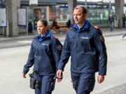 Zwölf Kantonspolizeien sowie Stadt- und Gemeindepolizeien beschaffen gemeinsam eine neue Arbeitsuniform. (Bild: Kantonspolizei Zürich)