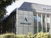 Das Temporärarbeits-Unternehmen Adecco hat im ersten Quartal einen leichten Umsatzrückgang hinnehmen müssen. Dank Sparpogramm ist es aber profitabler geworden. (Bild: KEYSTONE/GAETAN BALLY)