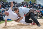 Stefan Burkhalter (links) kämpfte im vierten Gang gegen Armon Orlik noch um die Schlussgangteilnahme am Thurgauer Kantonalen. (Bild: Lorenz Reifler)