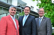 Urs Majer, abtretender Präsident des Ostschweizer Hotellerieverbands, Alexandre Spatz, der neue Präsident, Regierungsrat Walter Schönholzer. (Bild: Max Eichenberger)