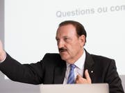 Laut Beat W. Zemp, Zentralpräsident des Dachverbands Lehrerinnen und Lehrer Schweiz (LCH), leisten Lehrerinnen und Lehrer in der Schweiz weiterhin Gratisarbeit im Umfang von Hunderten von Millionen Franken pro Jahr. (Bild: KEYSTONE/PETER KLAUNZER)