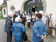 Die SBB zeigen an zwei Info-Anlässen beim Aadorfer Bahnhof, wie das Bahnbillet ohne Schalter zu lösen ist. (Bild: Kurt Lichtensteiger)